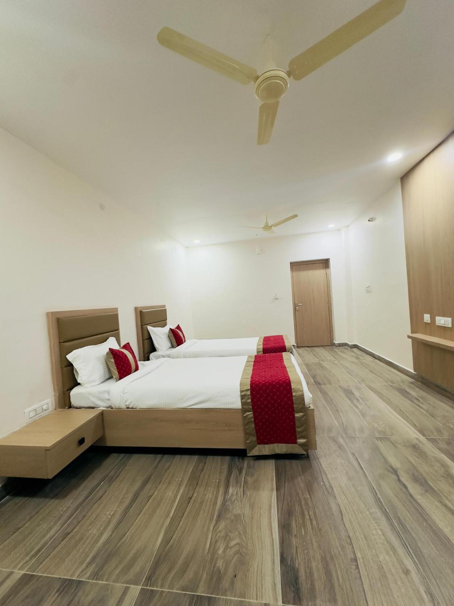 Hotel Raga Karimnagar Pokoj fotografie