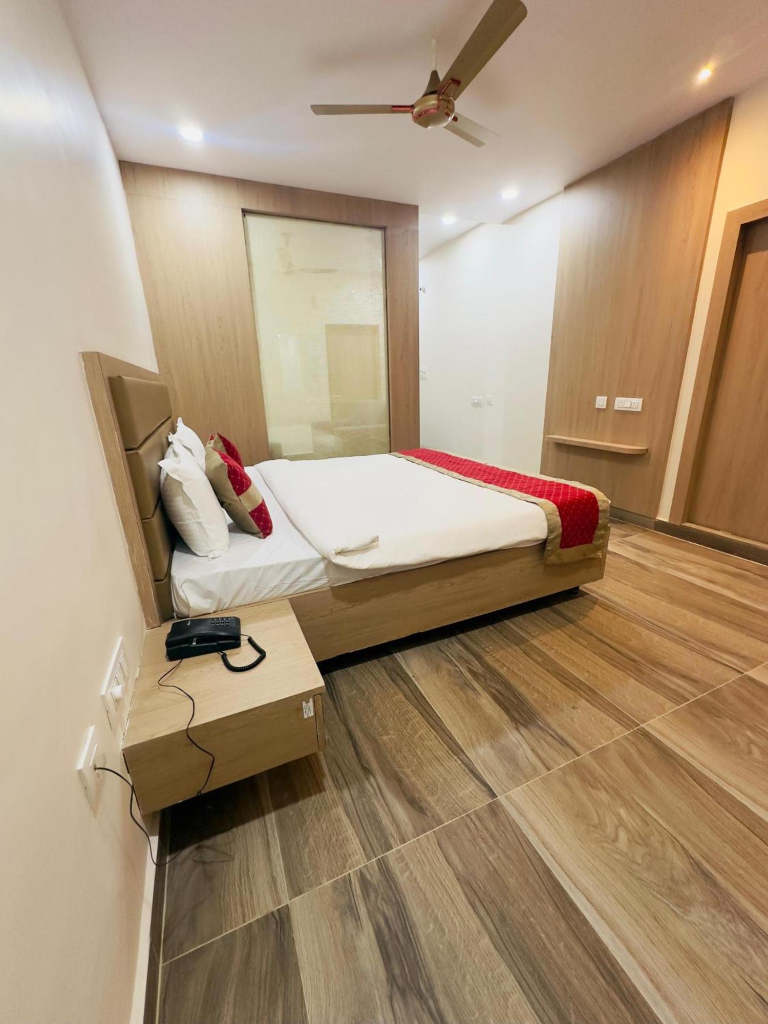 Hotel Raga Karimnagar Pokoj fotografie