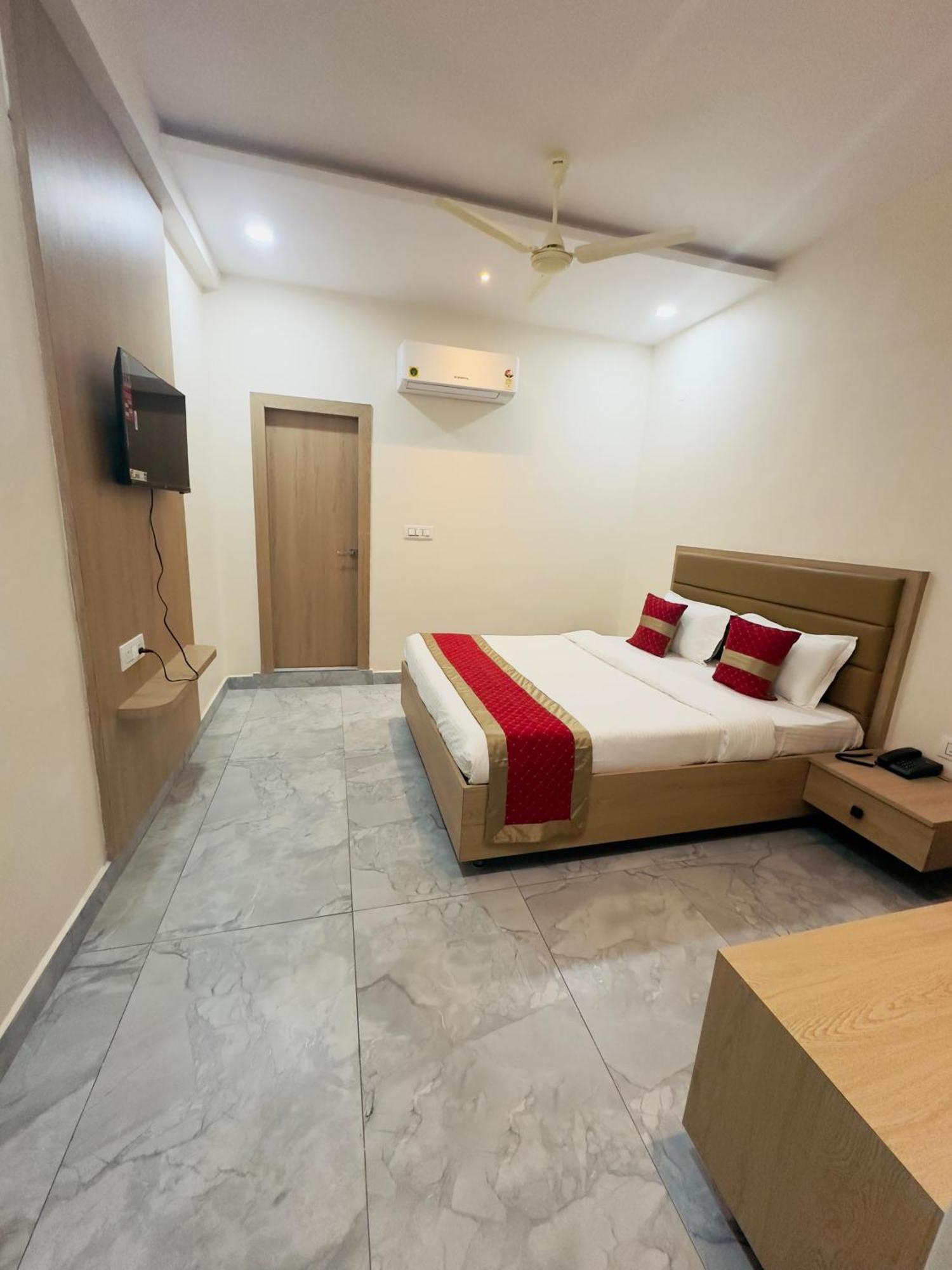 Hotel Raga Karimnagar Exteriér fotografie