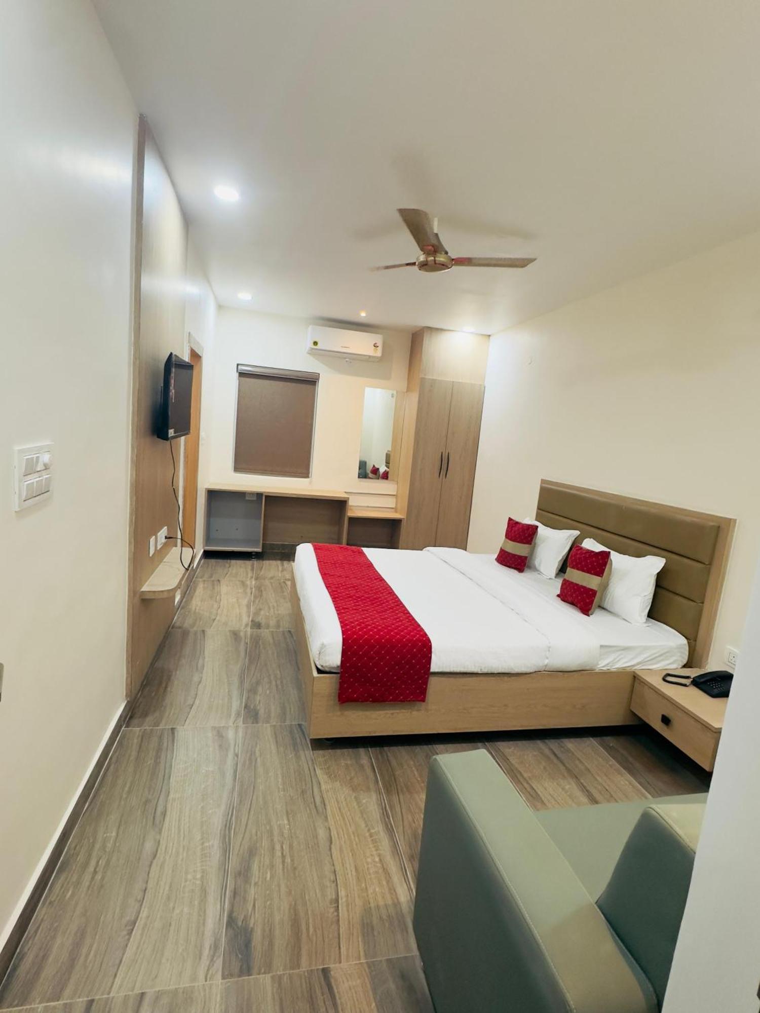 Hotel Raga Karimnagar Exteriér fotografie