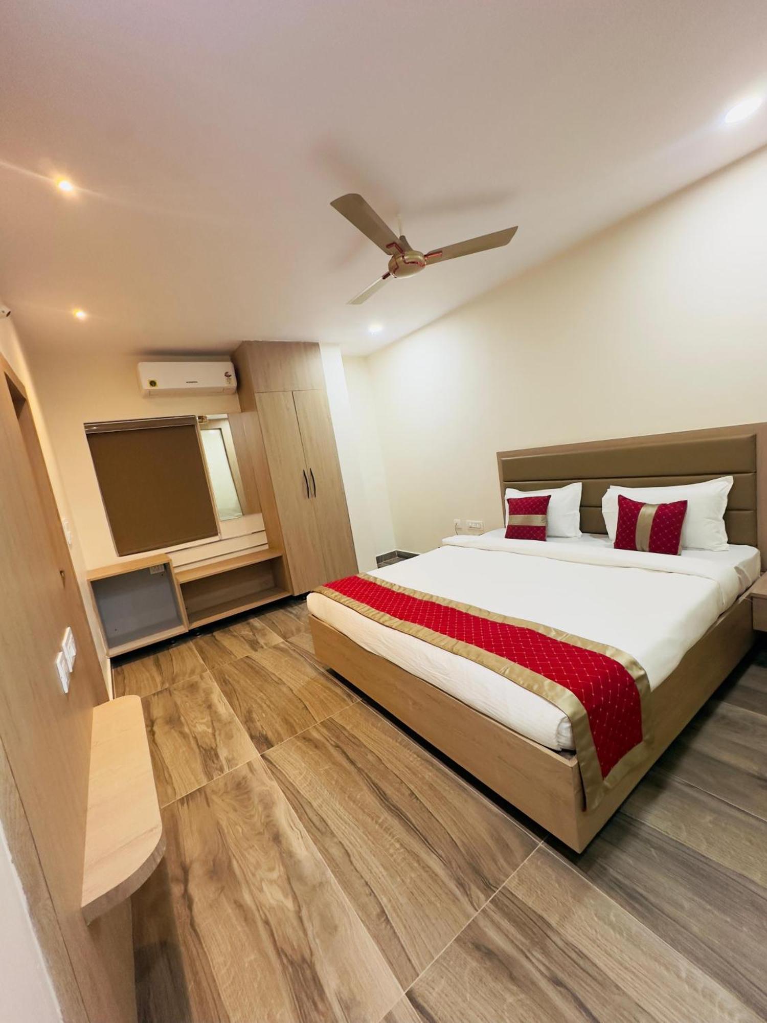 Hotel Raga Karimnagar Exteriér fotografie